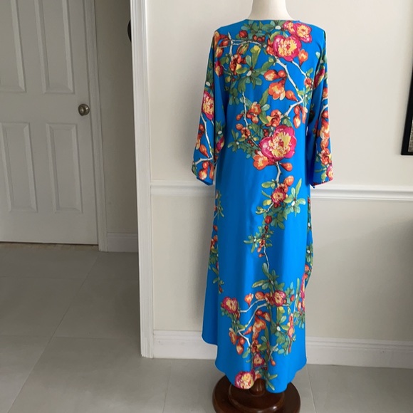 Natori NWOT S Beautiful Floral Charmeuse (100%Poly) Caftan with pockets. - Picture 5 of 12